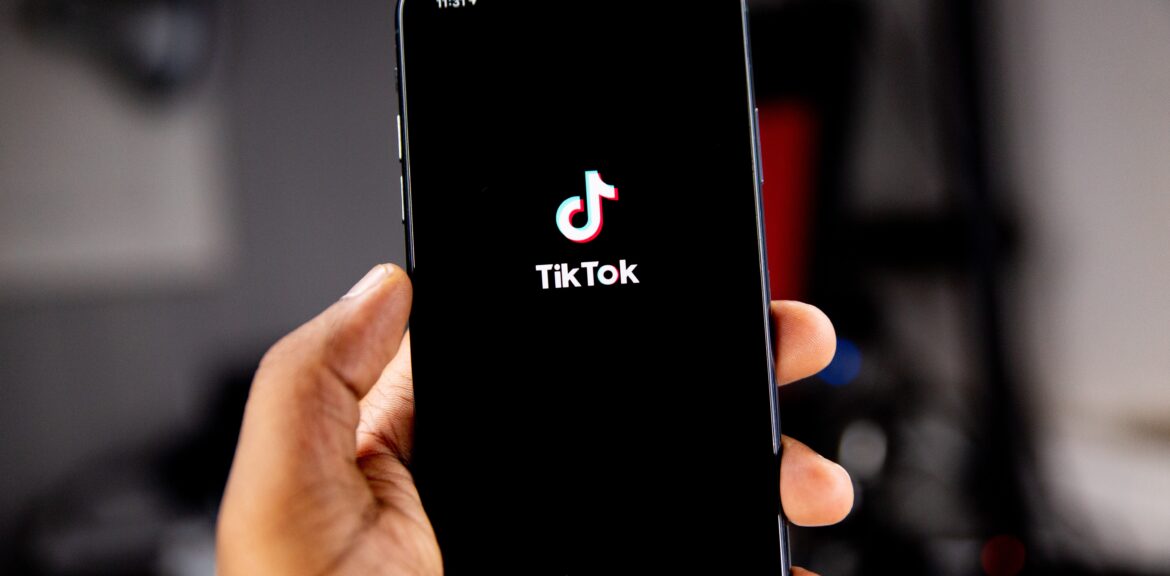 I dipendenti di TikTok hanno la possibilità di rendere popolari i contenuti a loro piacimento