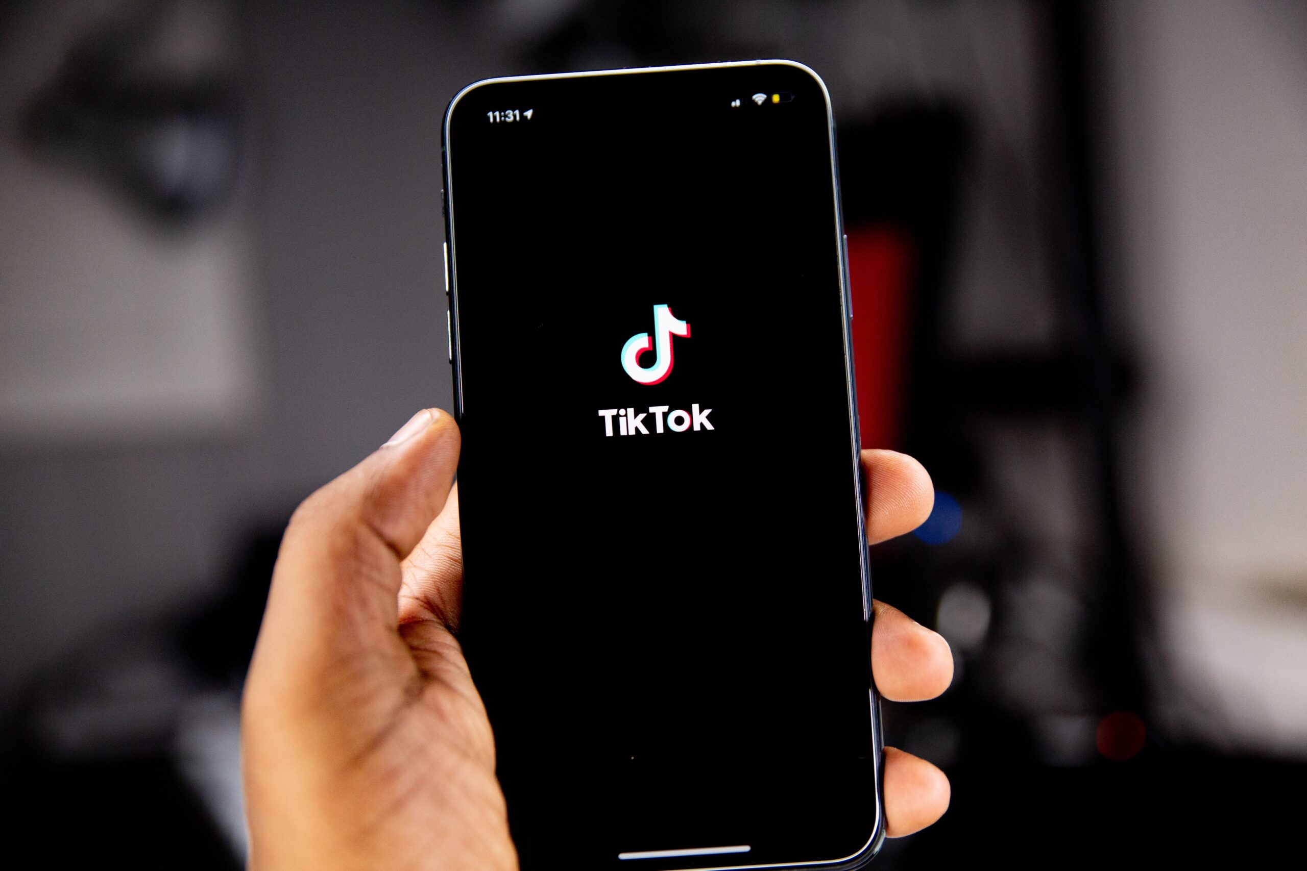 I dipendenti di TikTok hanno la possibilità di rendere popolari i contenuti a loro piacimento